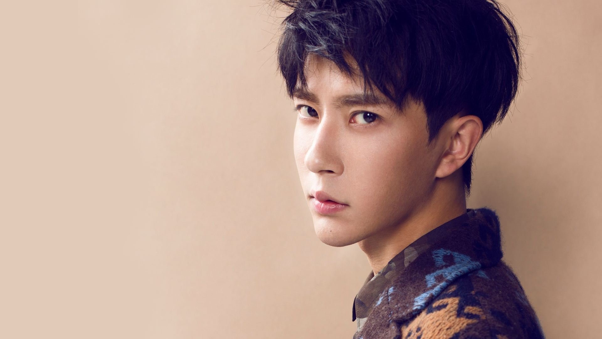 国内足球联赛阵容角力激烈,球队整体表现进步,国内足球队实力排名