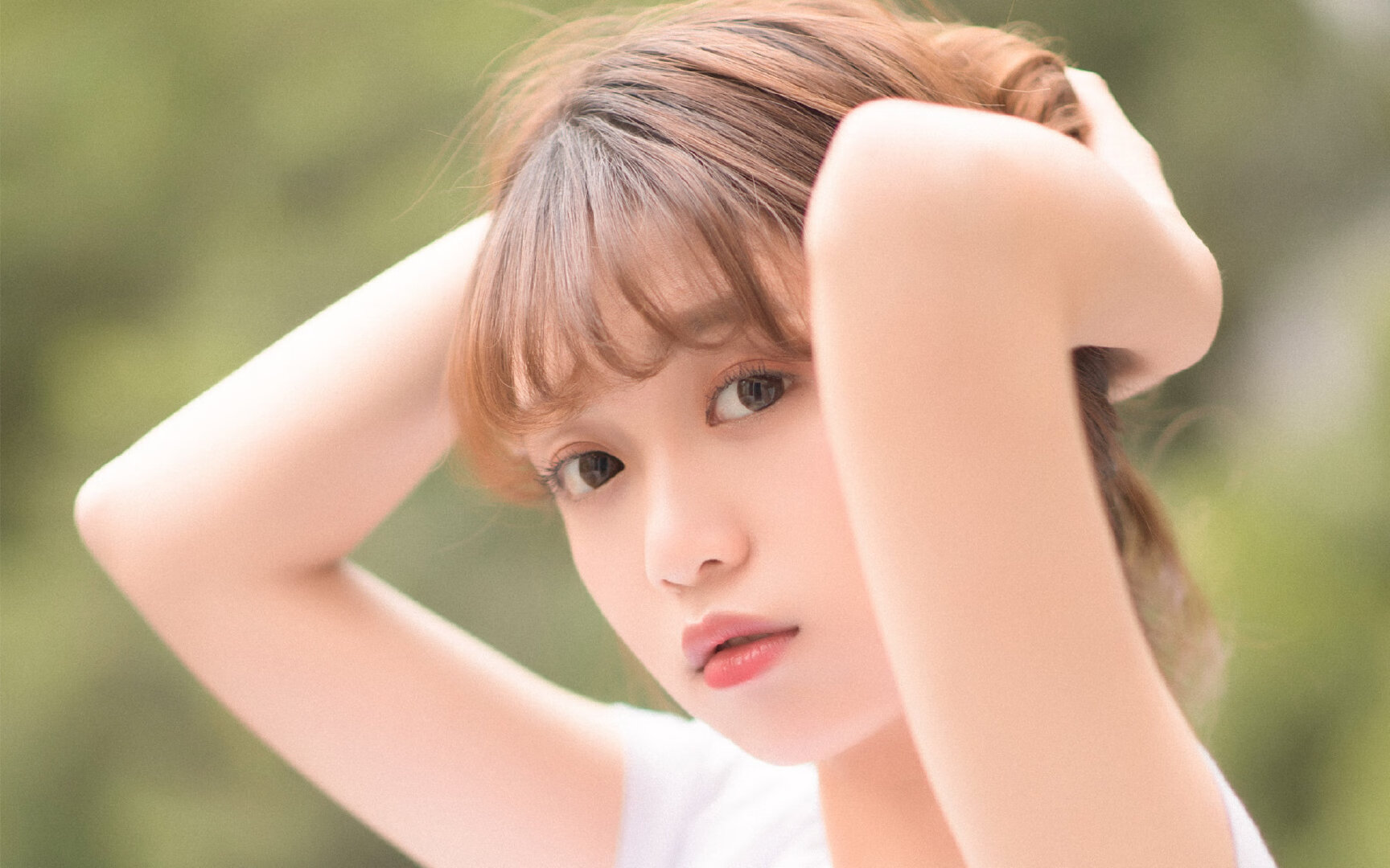 客队在比赛中展现出了惊人的攻击力,客队的球队席应位于记录台同方向的( )