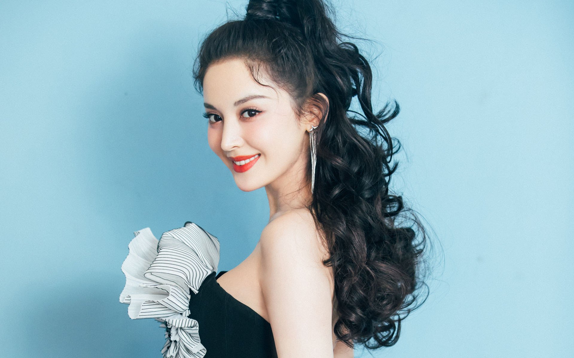 开云网站-黄蜂队主帅强调防守端重要性，球员积极响应，黄蜂队主力阵容