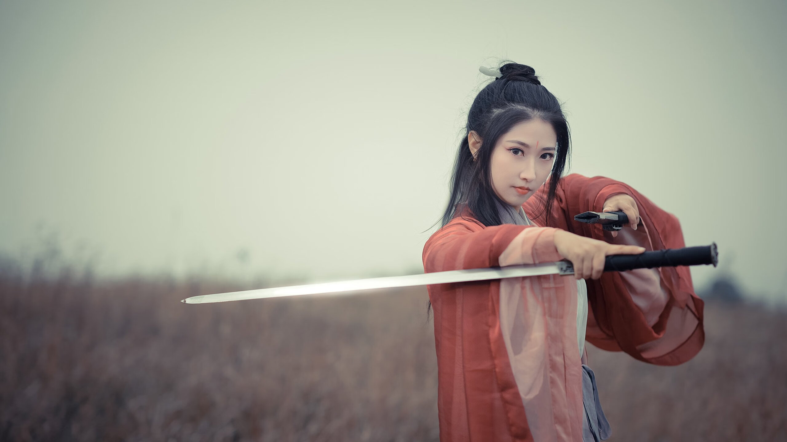 kaiyun体育app-弗朗索瓦·霍尔茨豪伊泽：稳固的后场与精准的传球，确保南非队的流畅进攻