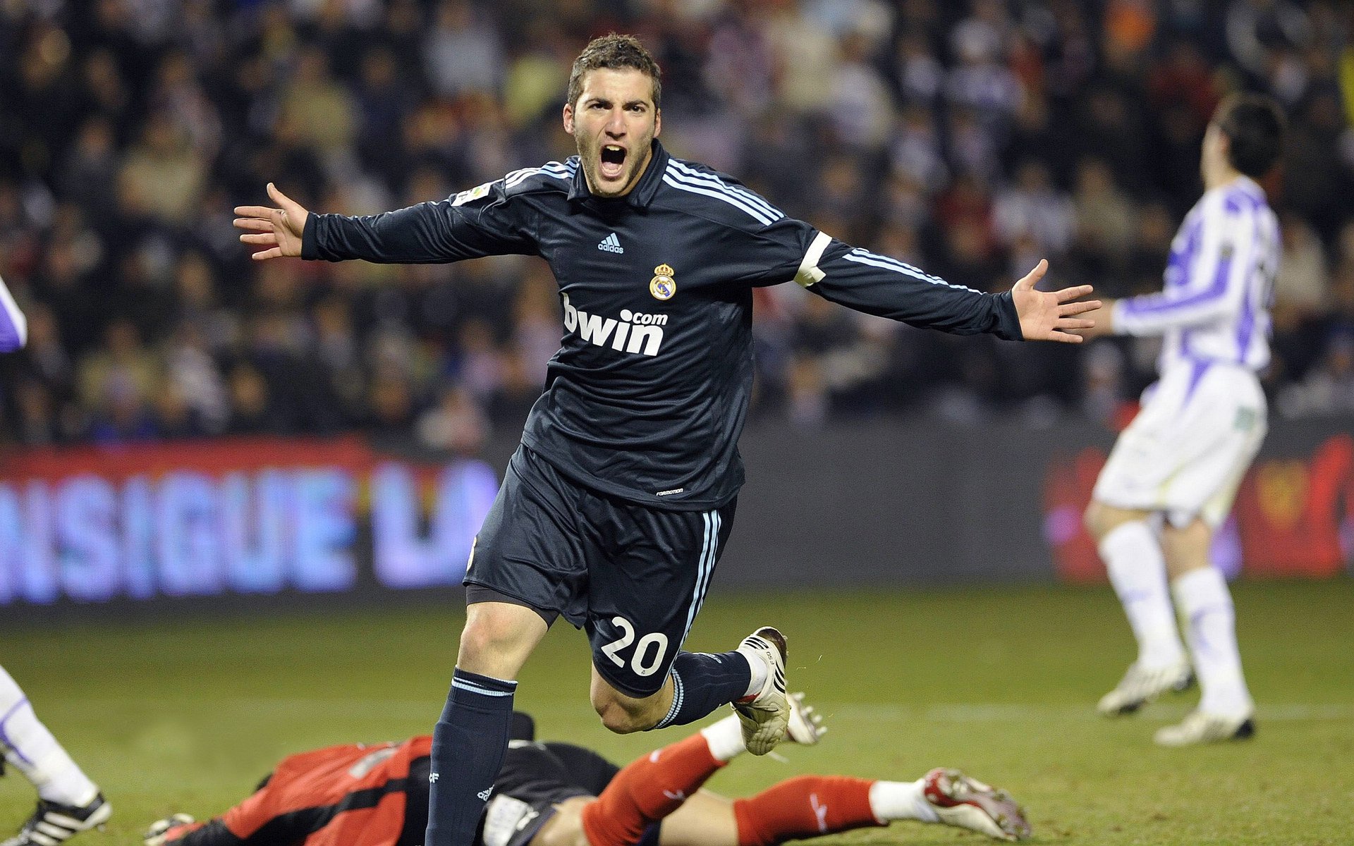 世界杯影响：各大联赛新星的崛起契机，世界杯队